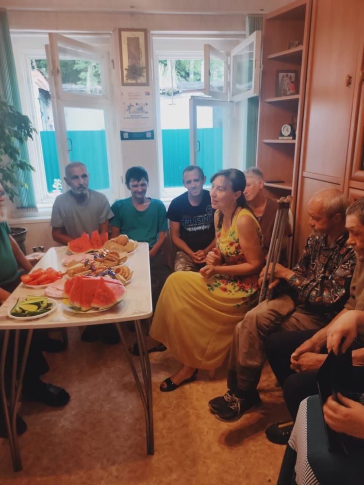 В отделении  ночного пребывания проведена встреча с членами благотворительного фонда «Милосердие», приуроченное ко Дню крещения Руси»
