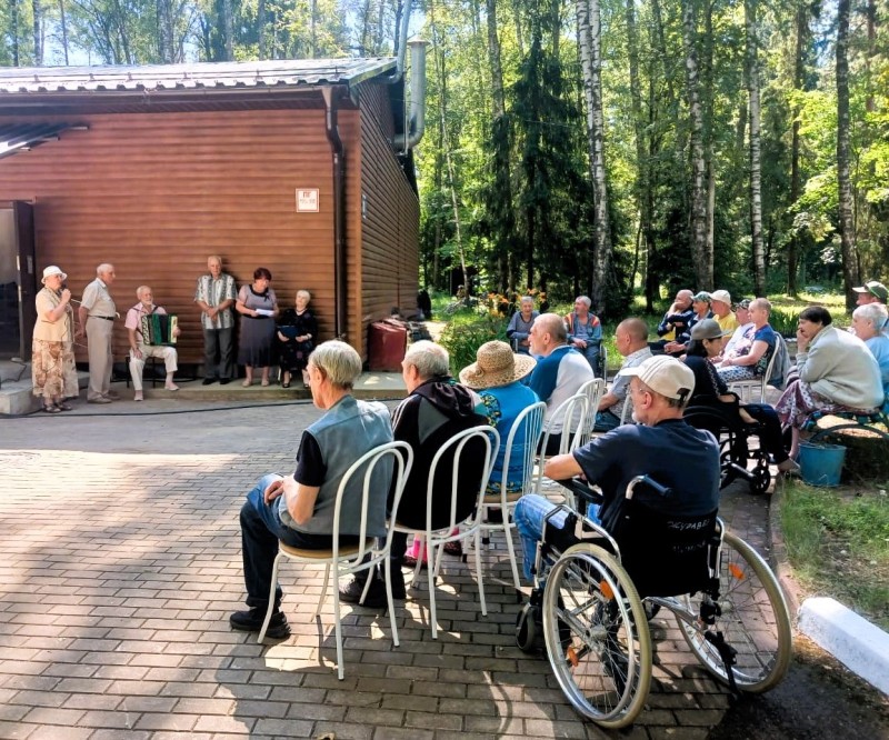 Выступают «Клинские оптимисты»